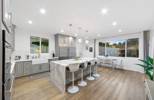 Los Angeles Villa | Cozy Retreat Nearby Universal Studio with private Casita & Pool