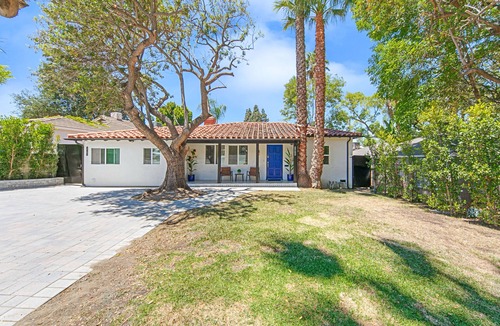 Los Angeles Villa | Cozy Retreat Nearby Universal Studio with private Casita & Pool