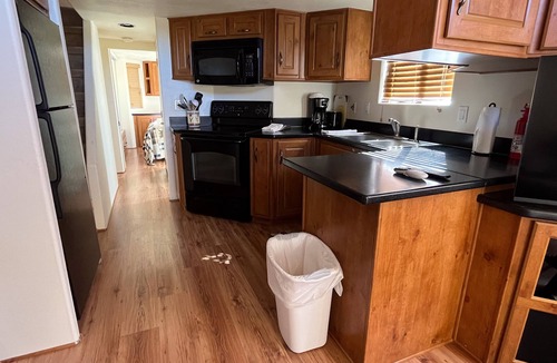 Almont Cabin | Cozy "Tiny Home" style Cabin Perfect for Couples and Families