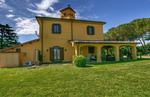 Graffignano Villa | Cozy Villa in Graffignano Italy with Swimming Pool