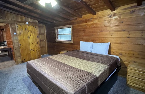 Crestline Hotel | Crest Lodge Historic Mountain Inn