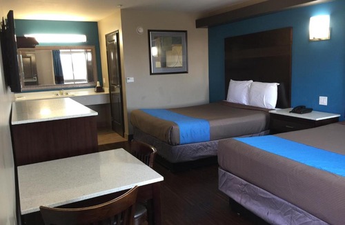 Maywood Hotel | Crystal Palace Inn