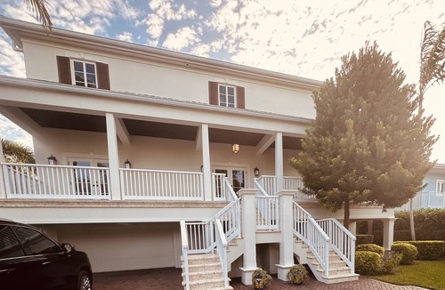 Marathon House | Custom Built Luxury Home on Canal; Walk to Beach; Close to Everything! Dockage