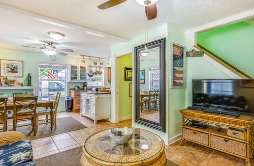 Old Town House | Cute Dog-friendly Tropical Condo with AC, WiFi, & Shared Pool - Snowbirds OK