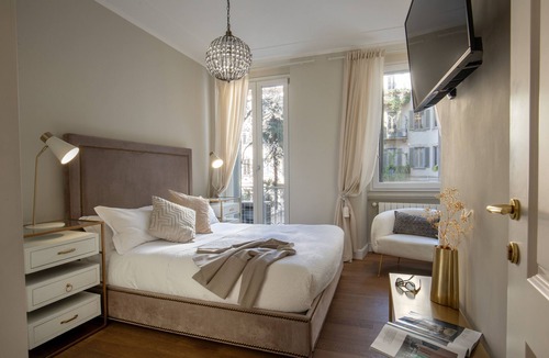 Tricolore Hotel | Daplace - Corso Monforte Suites