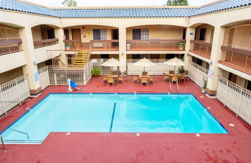 Artesia Hotel | Days Inn & Suites by Wyndham Artesia