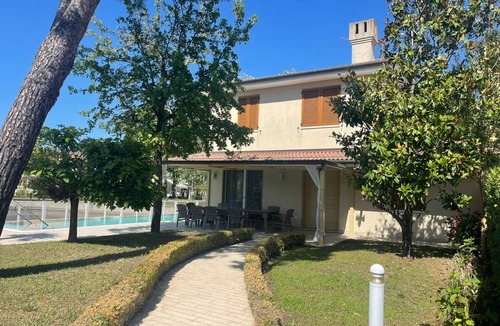 Isola Albarella Villa | Delightful villa with garden and pool in Albarella