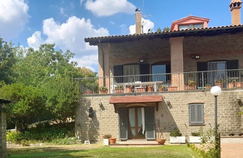 Lake Bracciano Apartment | Delightful Rooms With Private Bathrooms in an Independent Apartment With Garden