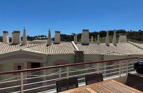 Budens House | Deluxe Golf Townhouse Only 5 Mins To The Beach