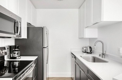South Redondo Apartment | Deluxe Redondo Beach 1BR w/Pool, Gym & W/D, walk to Beach, by Blueground