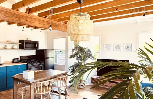 Los Angeles House | Designed by an LA based architect with a front yard in the heart of LA.