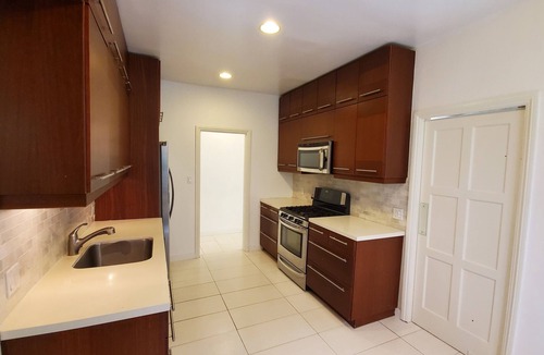 Greater Wilshire - Hancock Park Apartment | Designer Hancock Park home / 2 beds + 2 baths
