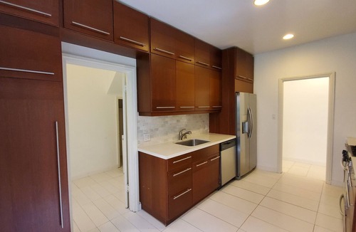 Greater Wilshire - Hancock Park Apartment | Designer Hancock Park home / 2 beds + 2 baths