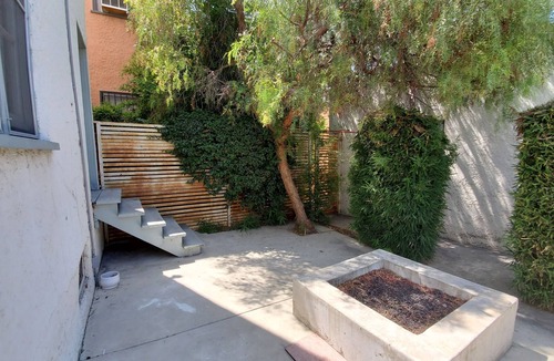 Greater Wilshire - Hancock Park Apartment | Designer Hancock Park home / 2 beds + 2 baths