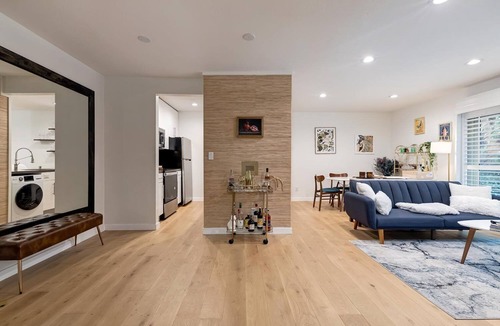 Beverly Grove Condo | Designer Remodeled Condo w/Pool & Gym. Centrally Located. 1 Year Minimum term