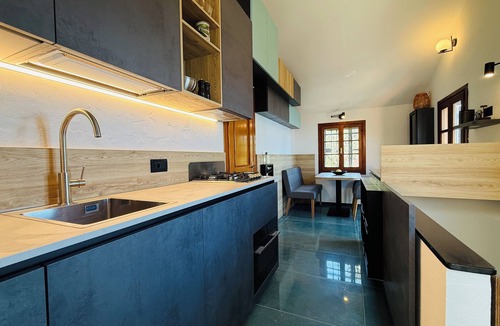 Camogli House | Detached cottage with sea view, large fenced garden and panoramic pool