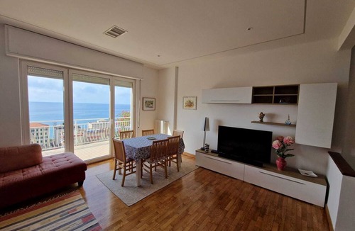 Varazze House | detached villa in Varazze, sea view and private car parking space