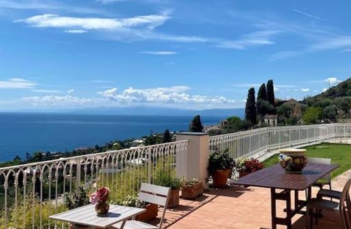 Sant'Ilario Apartment | Dimora Concept - Beautiful flat with terrace and sea view - Free parking