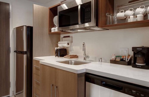 Garden Grove Hotel | Discover Comfort! 3 Family-friendly Units in Garden Grove! FREE Breakfast!