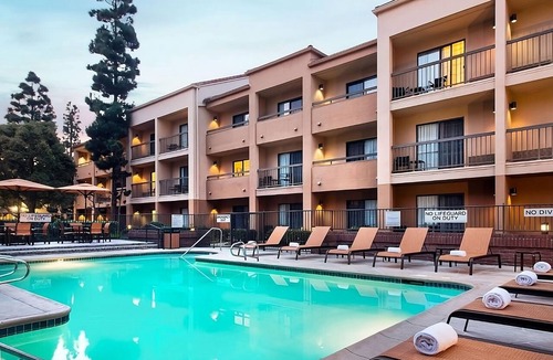 El Segundo Hotel | Discover Los Angeles Beauty! Free Airport Shuttle, Seasonal Pool, Pets Allowed!