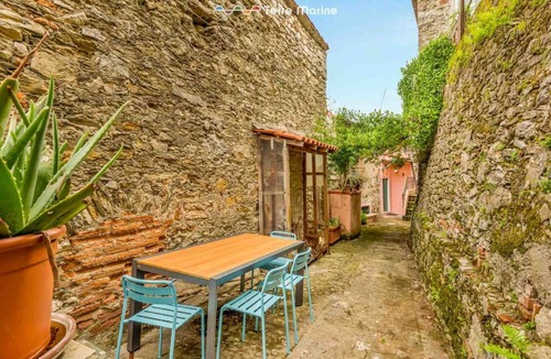 Vezzano Ligure Apartment | Discover the magic of Corte del Poeta, an oasis of tranquility in the heart of Vezzano, in the picturesque province of La Spezia. This charming vacation home, designed for those seeking a retreat away from the hustle and bustle of mass tourism, is the id