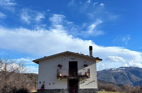 Crognaleto Villa | Discover the relaxation of the mountains in this detached villa surrounded by greenery.