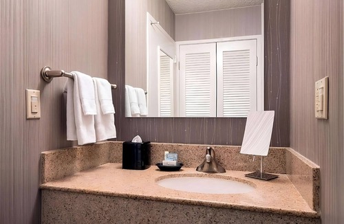 Torrance Hotel | Discover Torrance Minutes To Long Beach Museum Of Art!