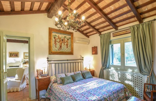 Poggio Catino House | Do you live in a villa, or have you always wanted to? Then this vacation home is probably the right