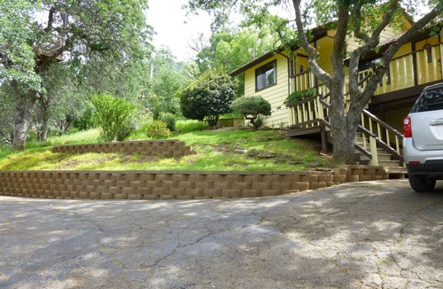 Three Rivers Apartment | DOG FRIENDLY STUDIO APARTMENT WITH GREAT VIEWS - 2 MILES TO PARK.