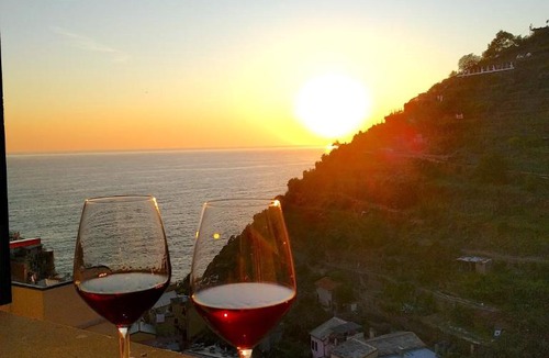 Manarola Apartment | Dolphin Casestate dot net