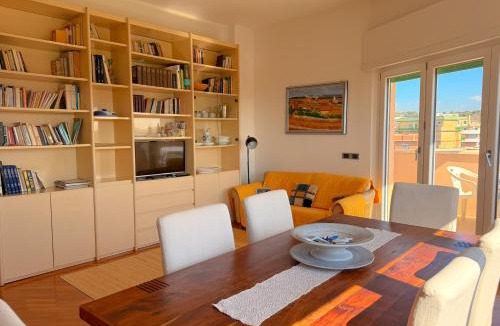 Anzio Apartment | DOMUS NERONIS - Bright, spacious and well-connected sea-view apartment - A walk away from the beach, ANZIO city center and the train station - Close to Faro di Capo d Anzio, Villa Imperiale and the Roman remains