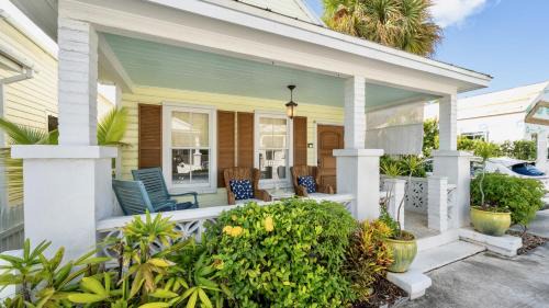 Uptown - Upper Duval House | Dos Casitas by Last Key Realty