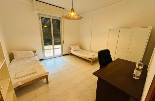 Lagaccio Bed & Breakfast | Double and Triple Rooms near Principe Station Shared Bathroom