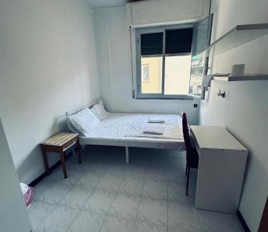Lagaccio Bed & Breakfast | Double and Triple Rooms near Principe Station Shared Bathroom
