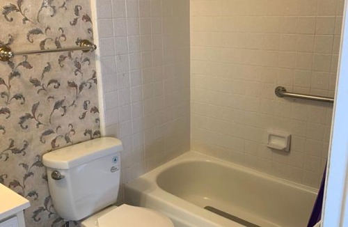 Pico - Robertson Apartment | Double Bed Hotel Style Suite-B04