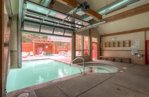 Four O'Clock Apartment | Double Eagle B12 Condo