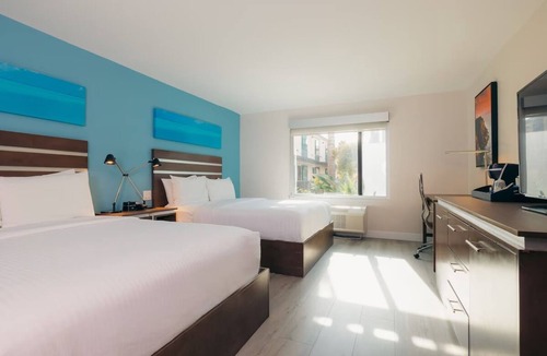 Harbor Hotel | Double Queen Comfort | Lounge, Heated Pool & Long Beach Dining Nearby