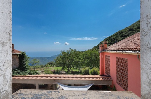 Castiglione Chiavarese Apartment | Double Room 1 in Farmhouse, Surrounded by Nature