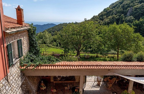 Castiglione Chiavarese Apartment | Double Room 3 in Farmhouse Surrounded by Nature