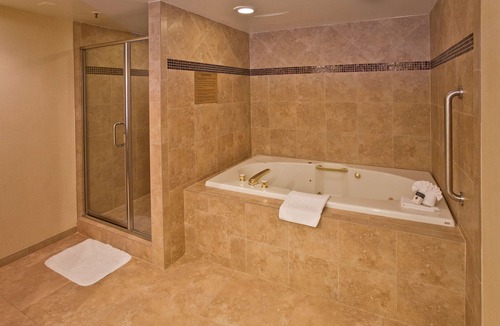 Montebello Hotel | DoubleTree by Hilton Los Angeles - Rosemead