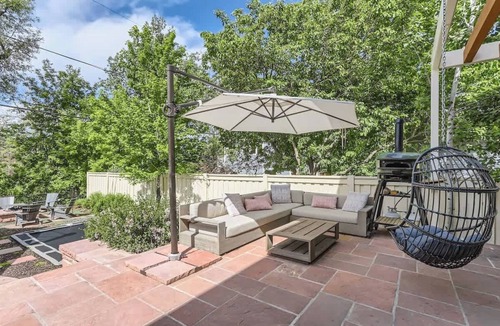 Lower Arapahoe House | Downtown Boulder Gem – Stylish 5BDR by the Creek