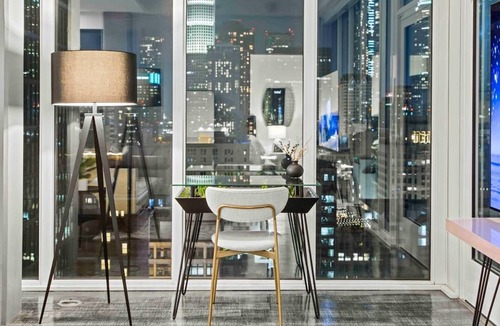 Vernon Apartment | Downtown LA - City View High-Rise
