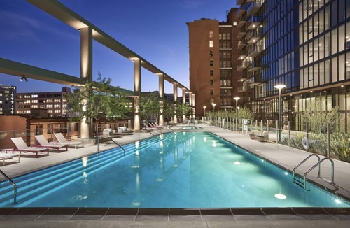 Vernon Apartment | Downtown LA - City View High-Rise