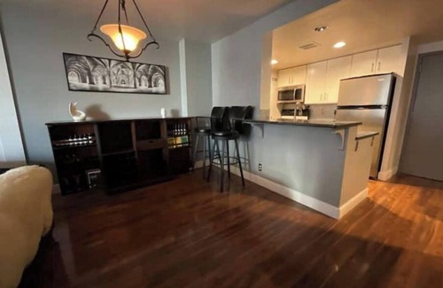 LoDo Condo | Downtown Larimer Square with free parking and amenities!