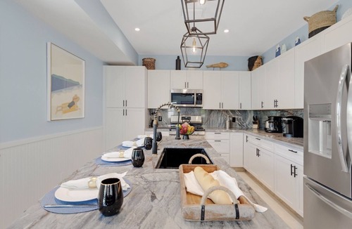 Uptown - Upper Duval House | *DUCHESS OF CATHERINE @ DUVAL* Brand New Home & Pool + LAST KEY SERVICES…