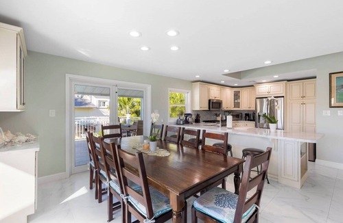 Marathon House | Duck Key Tarpon House 5 Bedroom 3 Baths Duck Key w/45 Dock and Private Pool boat lift available