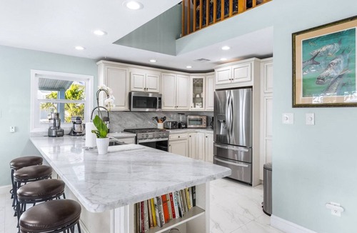 Marathon House | Duck Key Tarpon House 5 Bedroom 3 Baths Duck Key w/45 Dock and Private Pool boat lift available