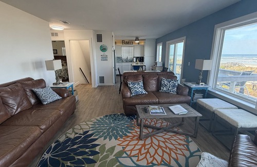 Crescent Beach House | Dune Heights, Ocean Front, Sleeps 10, 4 Bedroom, WiFi, Flat Screens