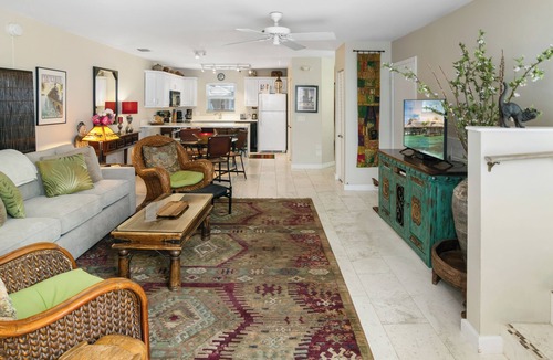 Old Town Condo | Duval Square Retreat: A beautiful condo steps from the action