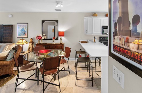 Old Town Condo | Duval Square Retreat: A beautiful condo steps from the action
